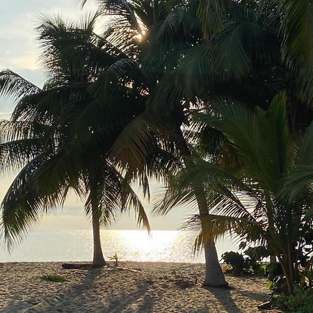 Anda Di Hows Hostel Placencia Екстер'єр фото