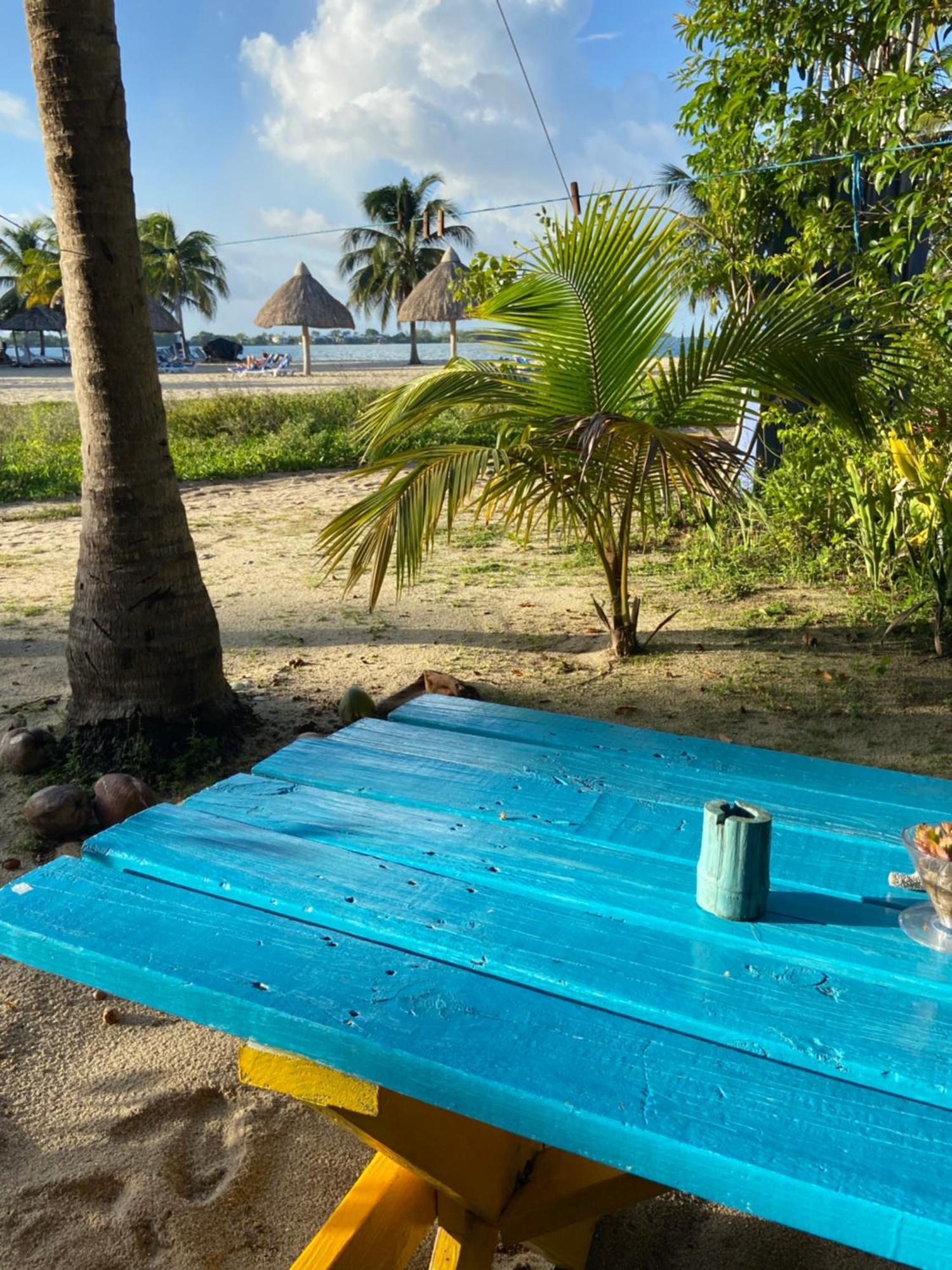 Anda Di Hows Hostel Placencia Екстер'єр фото