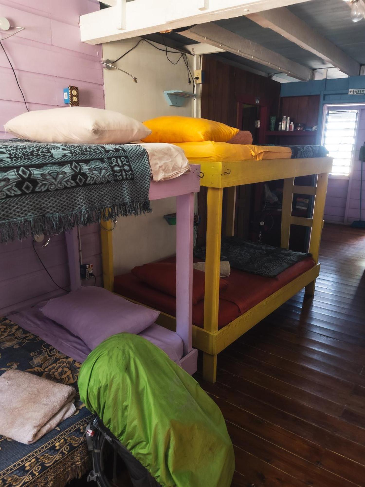 Anda Di Hows Hostel Placencia Екстер'єр фото