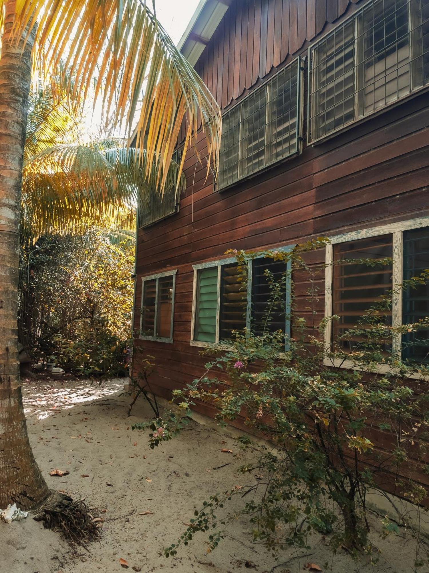 Anda Di Hows Hostel Placencia Екстер'єр фото