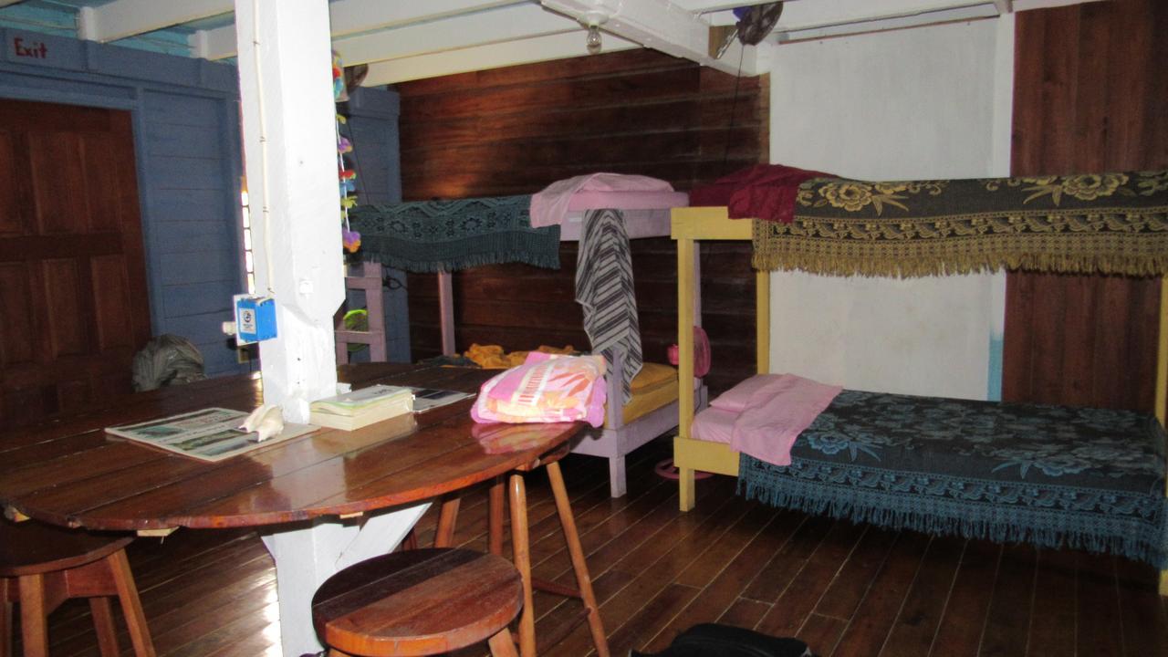 Anda Di Hows Hostel Placencia Екстер'єр фото