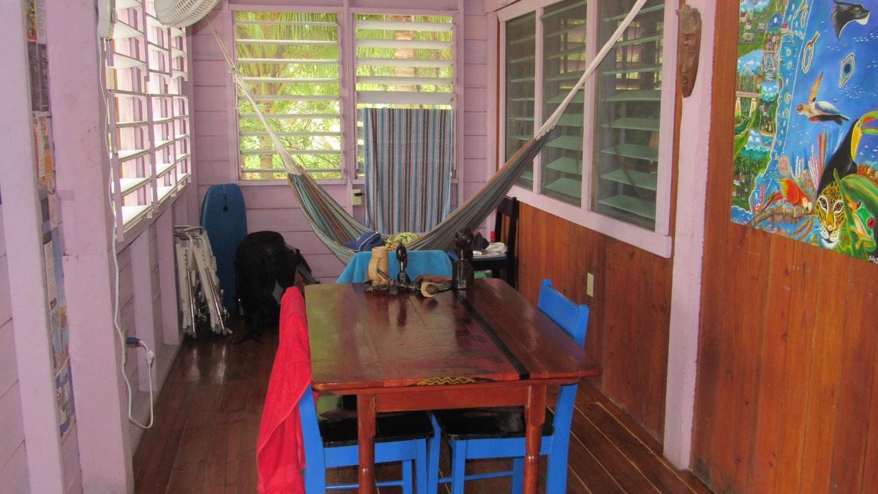 Anda Di Hows Hostel Placencia Екстер'єр фото