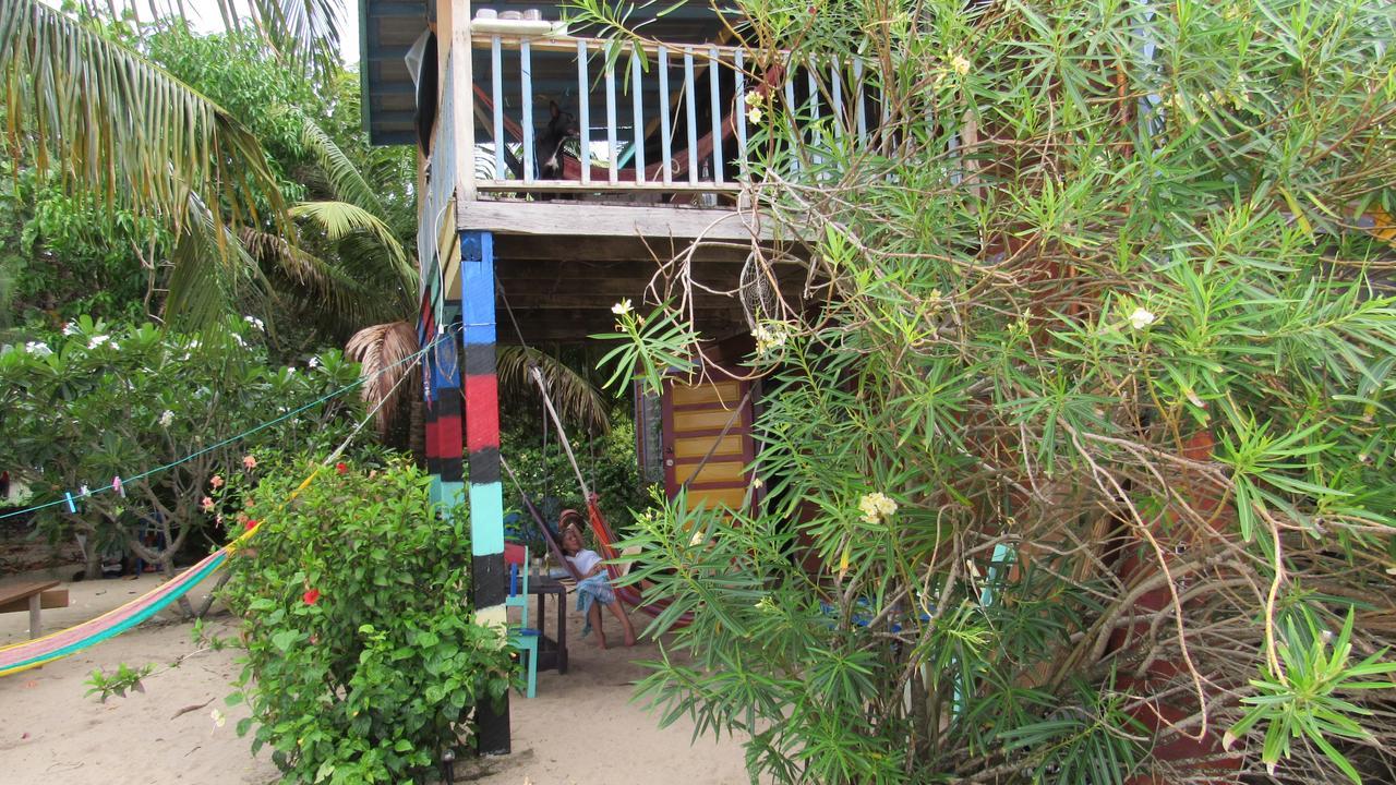 Anda Di Hows Hostel Placencia Екстер'єр фото