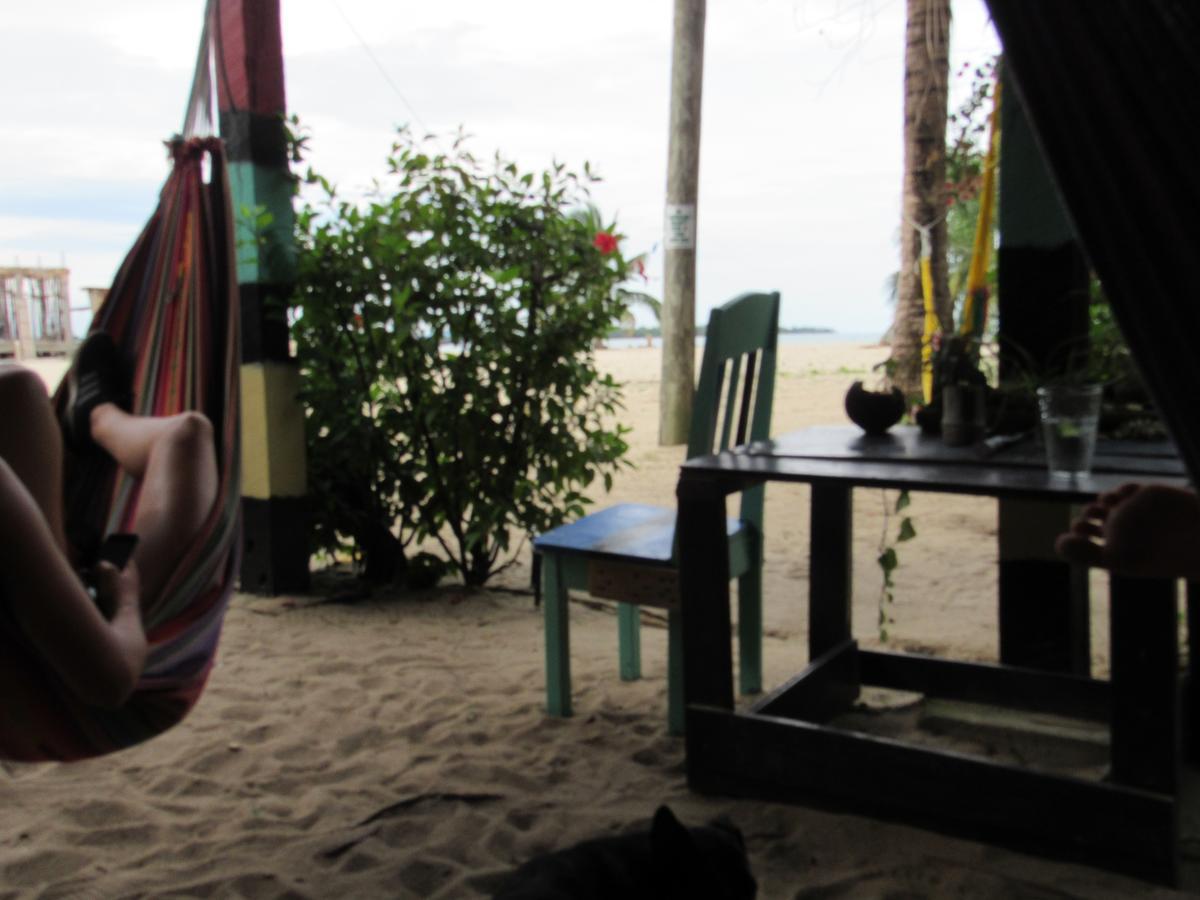 Anda Di Hows Hostel Placencia Екстер'єр фото